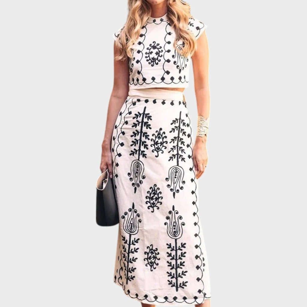 Duna | Embroidered Set