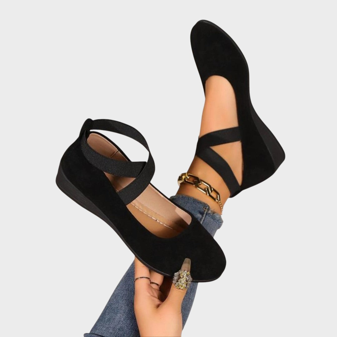 Regina | Closed Wedge Shoes